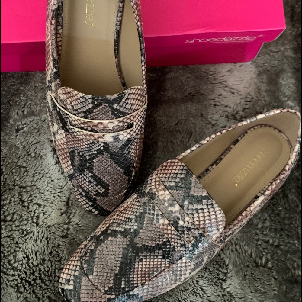 Show Dazzle flats. size 9.